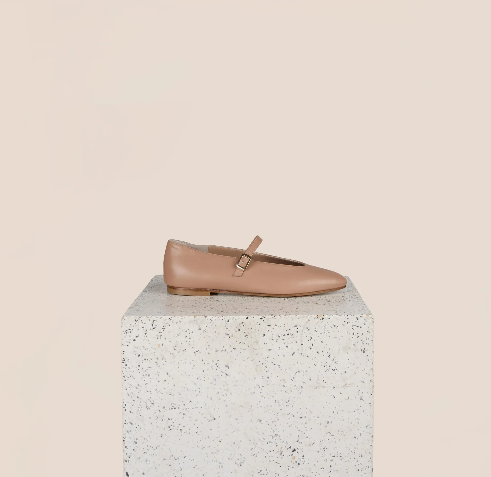 Bari - Nude