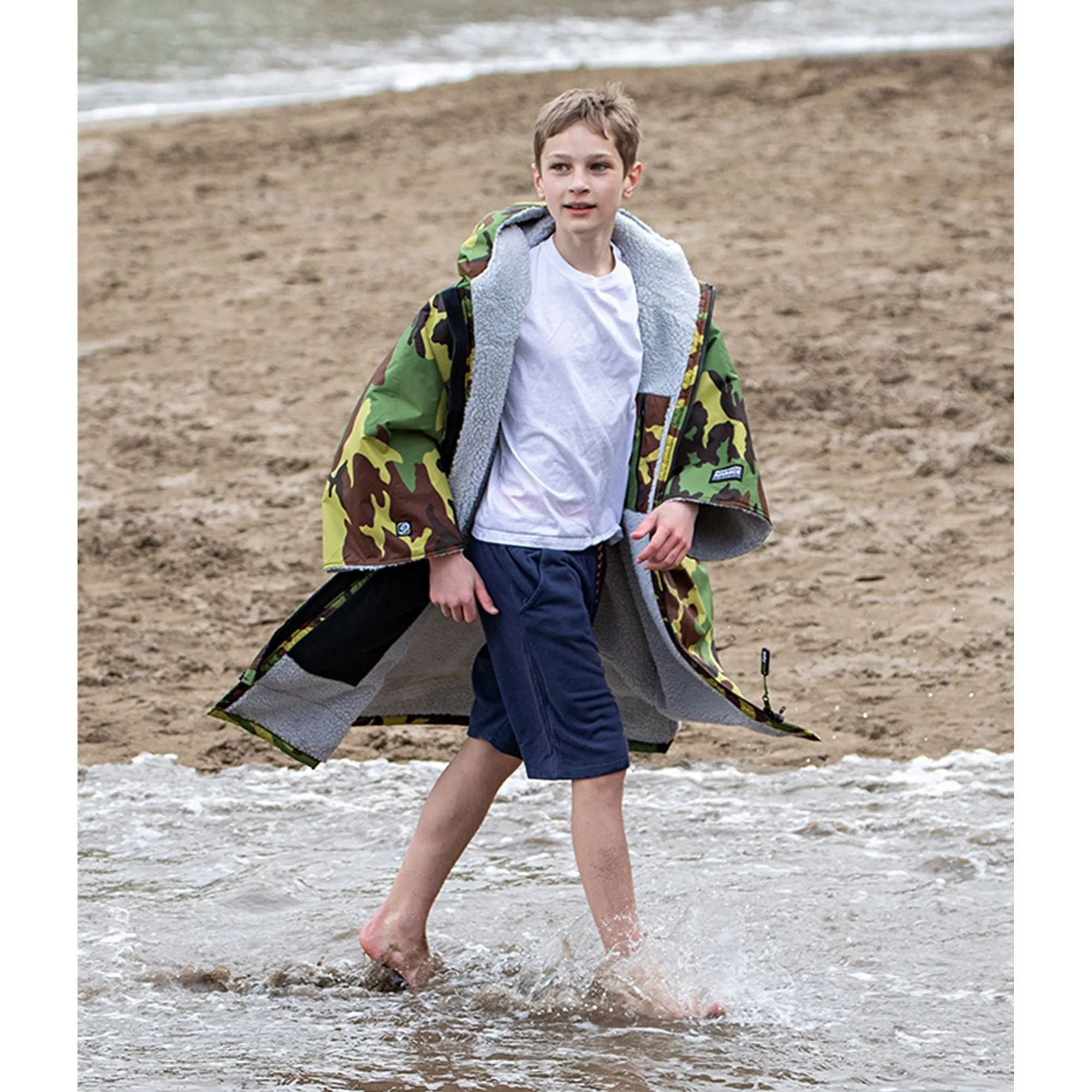 Clothing Dryrobe Dressing gown Dryrobe Advance Short Sleeve Junior Changing Robe - Camo