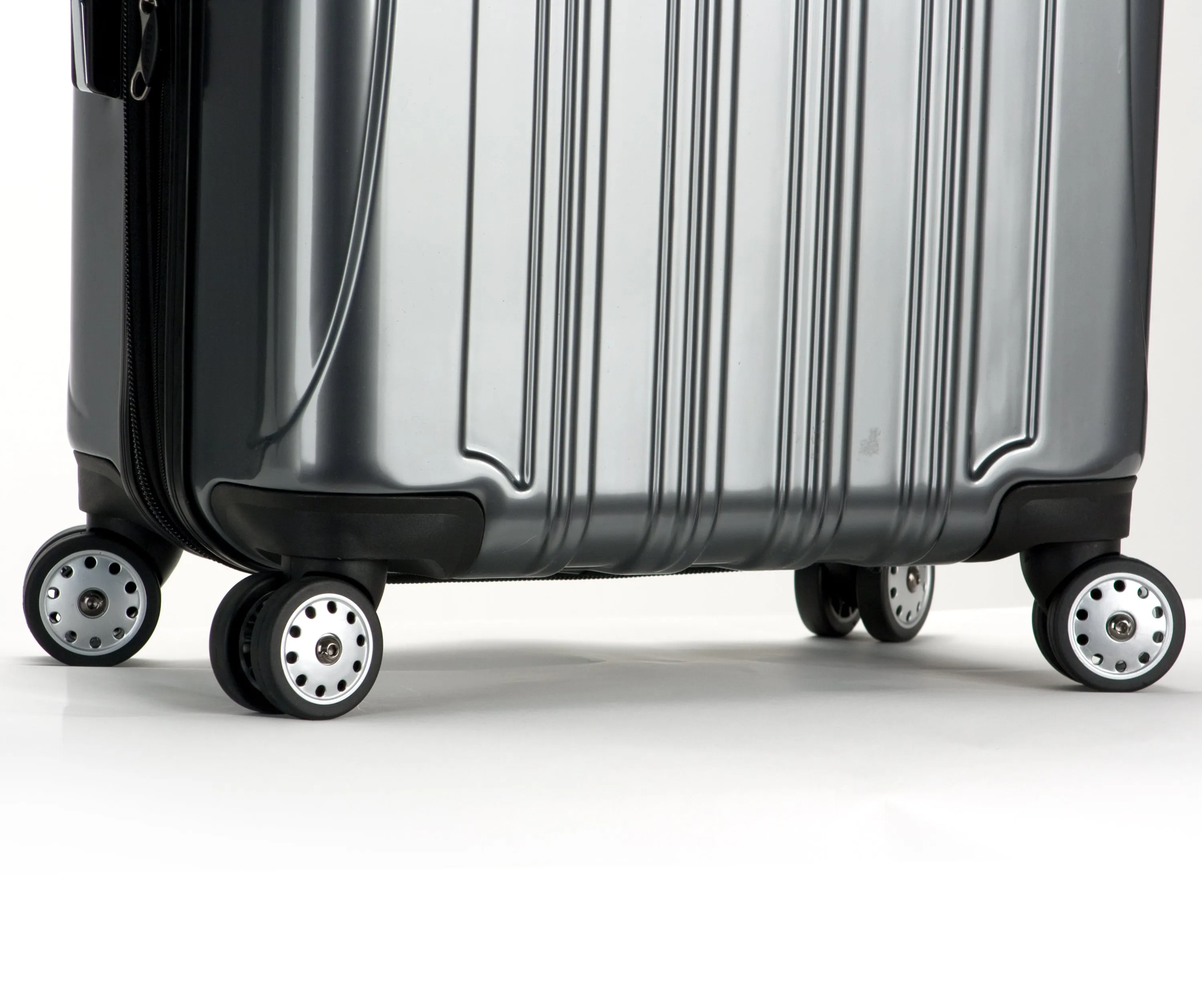 DELSEY Paris Helium Aero 19" 4-Wheel International Carry-On Luggage Bags Delsey-Paris