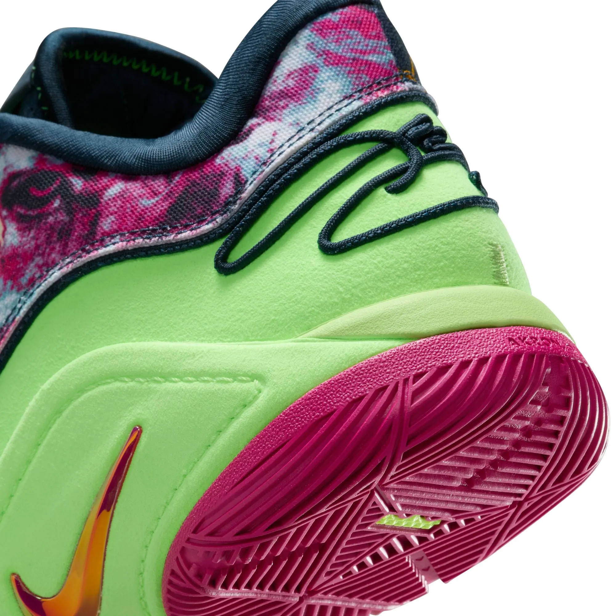Lebron XXII BW EP 'Blustery Fireberry Ghost Green'