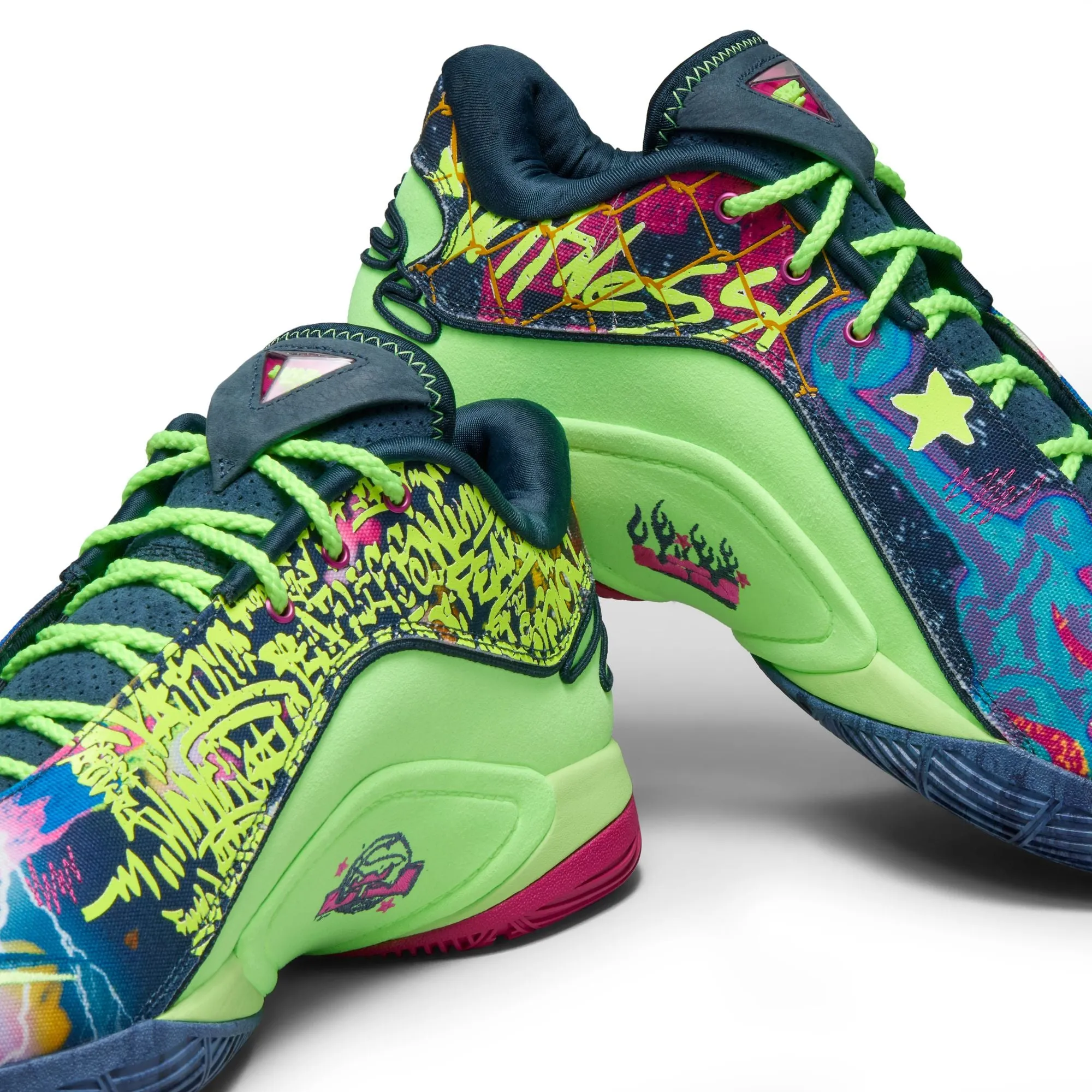 Lebron XXII BW EP 'Blustery Fireberry Ghost Green'